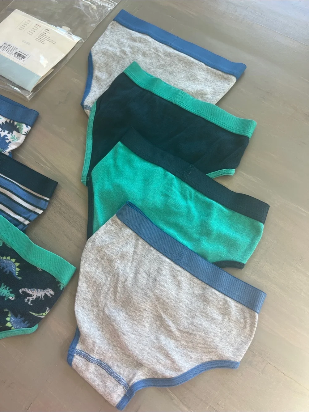 Cat & Jack Boys' Briefs - 7 pack - Size XS (4/5).